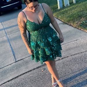 Emerald green homecoming dress size 16W zip up back adjustable straps